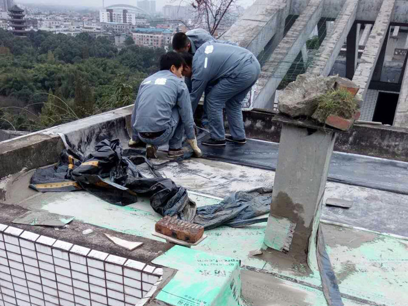 屋頂漏水處理方法盤點，涂刷JS涂料使